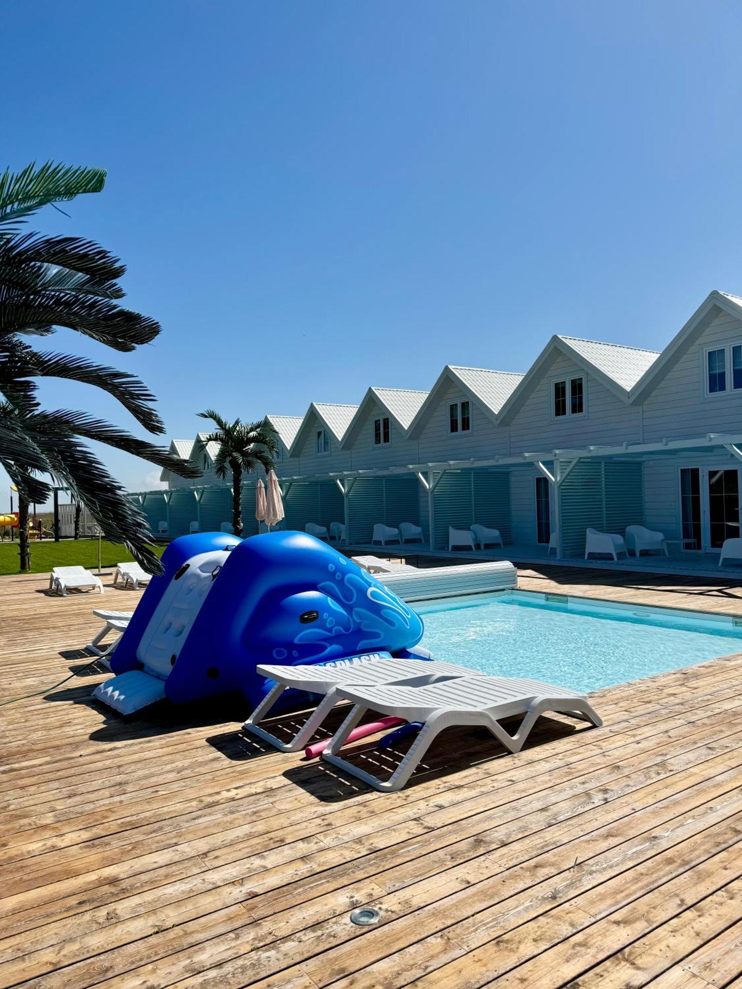 Holiday home Destino Wakacyjne Domki-dwa Podgrzewane Baseny-drink Bar