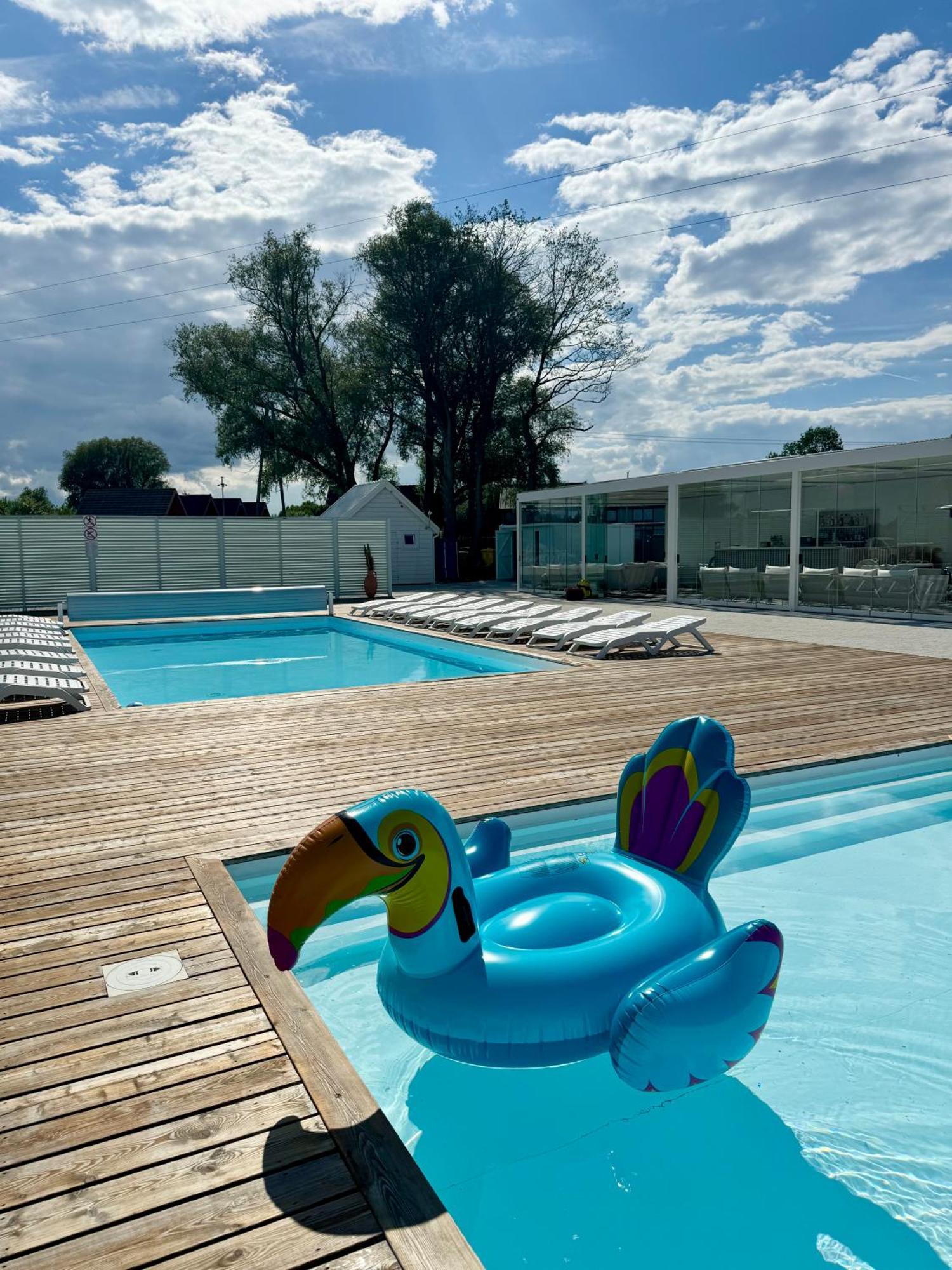 Destino Wakacyjne Domki-dwa Podgrzewane Baseny-drink Bar Holiday home Mielno (Koszalin)